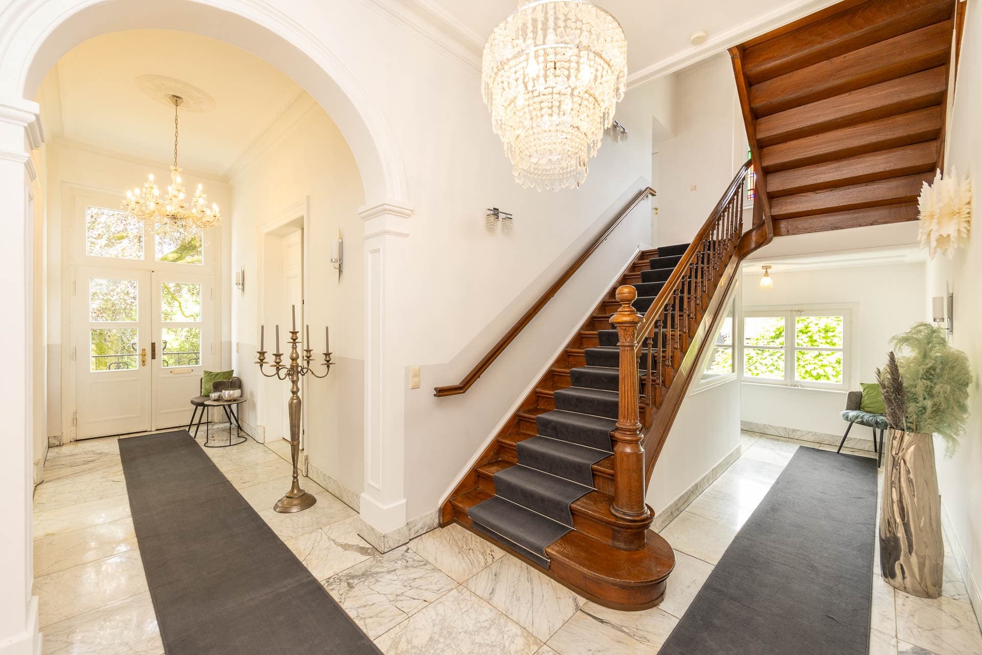 Treppe + Diele EG