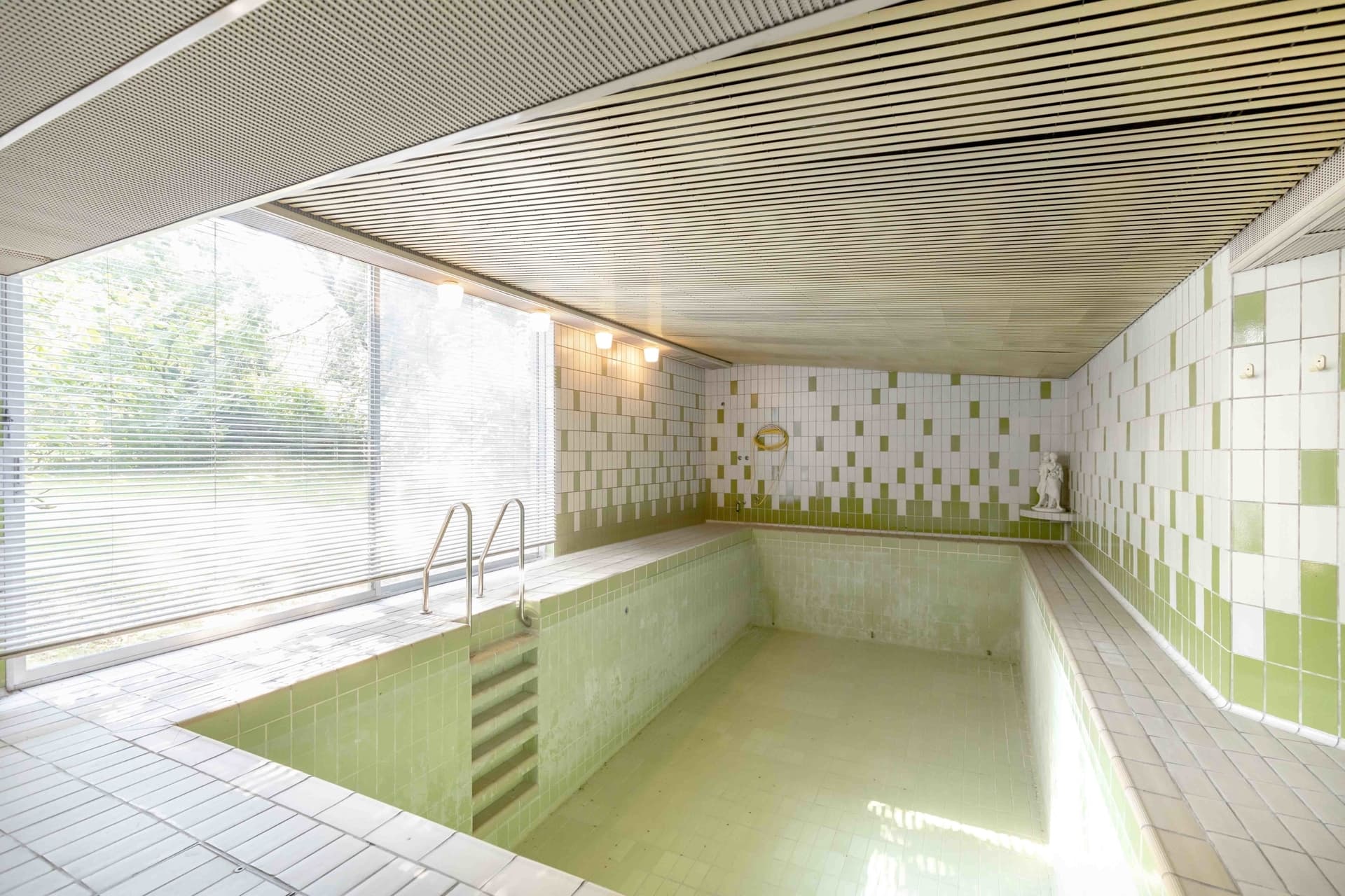 14_Schwimmbad_web
