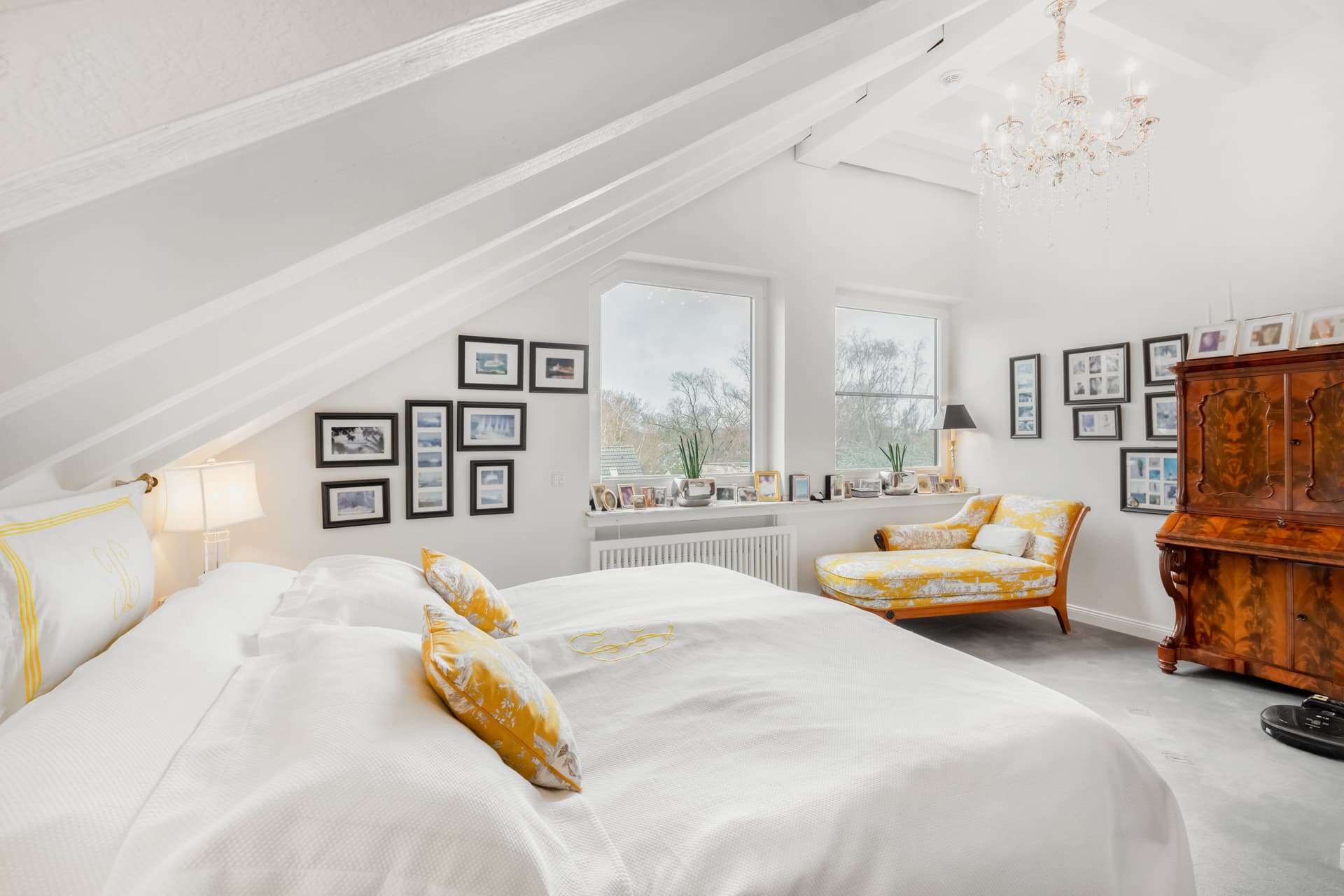Blick durch das Schlafzimmer