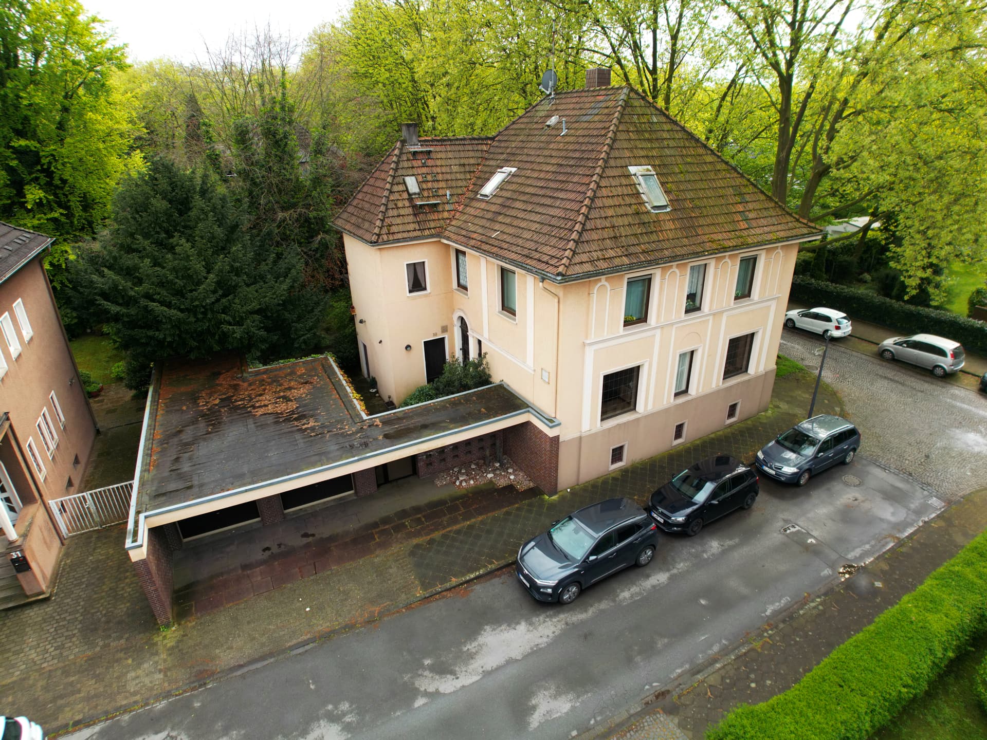 2024-04-22-Gelsenkirchen-Feldmark-Duererstr-33-offenblende-JULU-0001