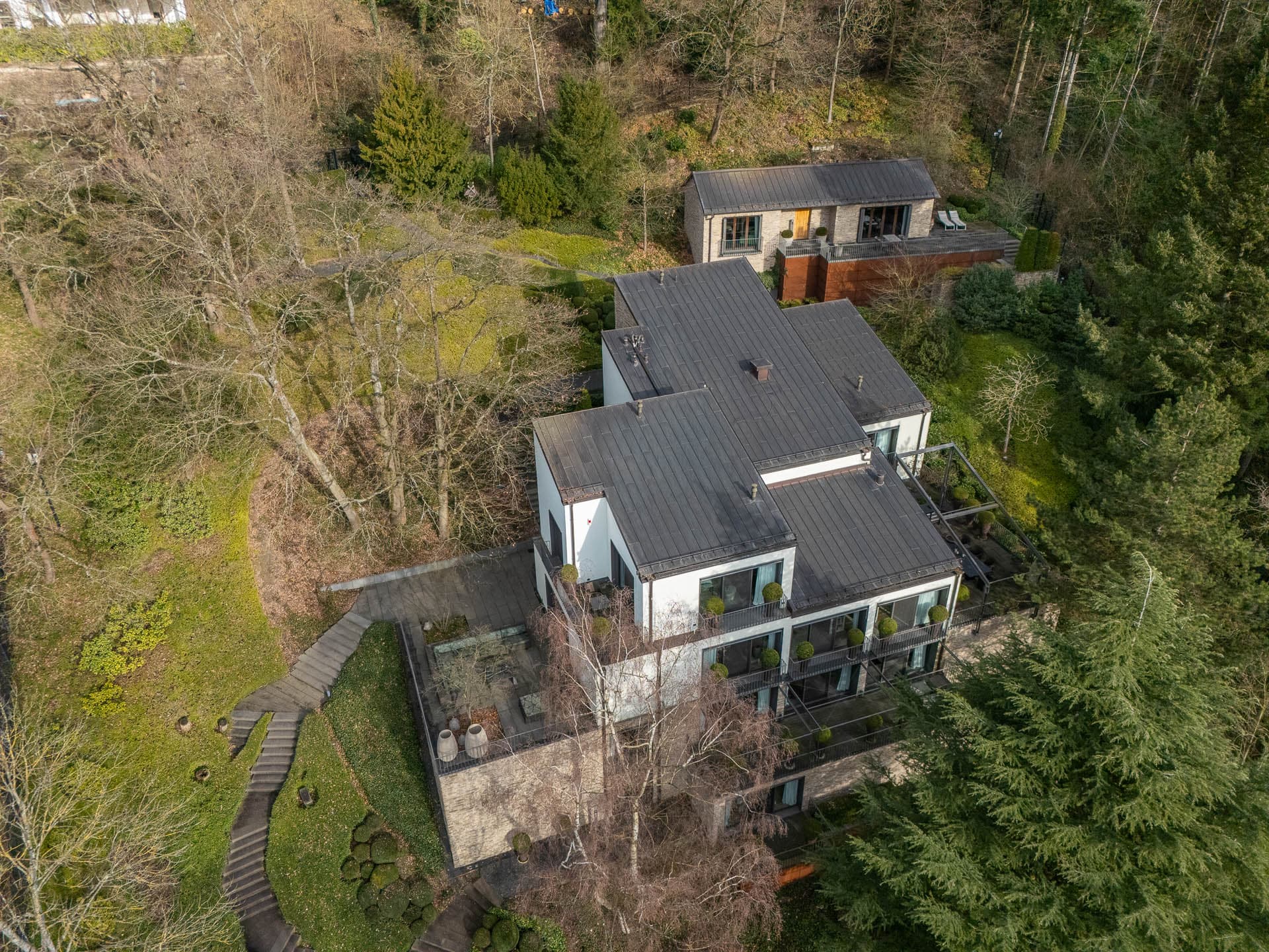 Dronenansicht Haus gesamt