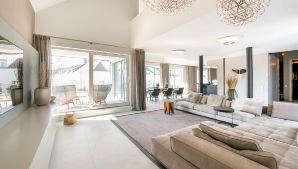 Exklusives Penthouse in Rheinnähe, neuwertig, Luxus-Ausstattung,80m² Terrasse, 3 TG-Stellplätze